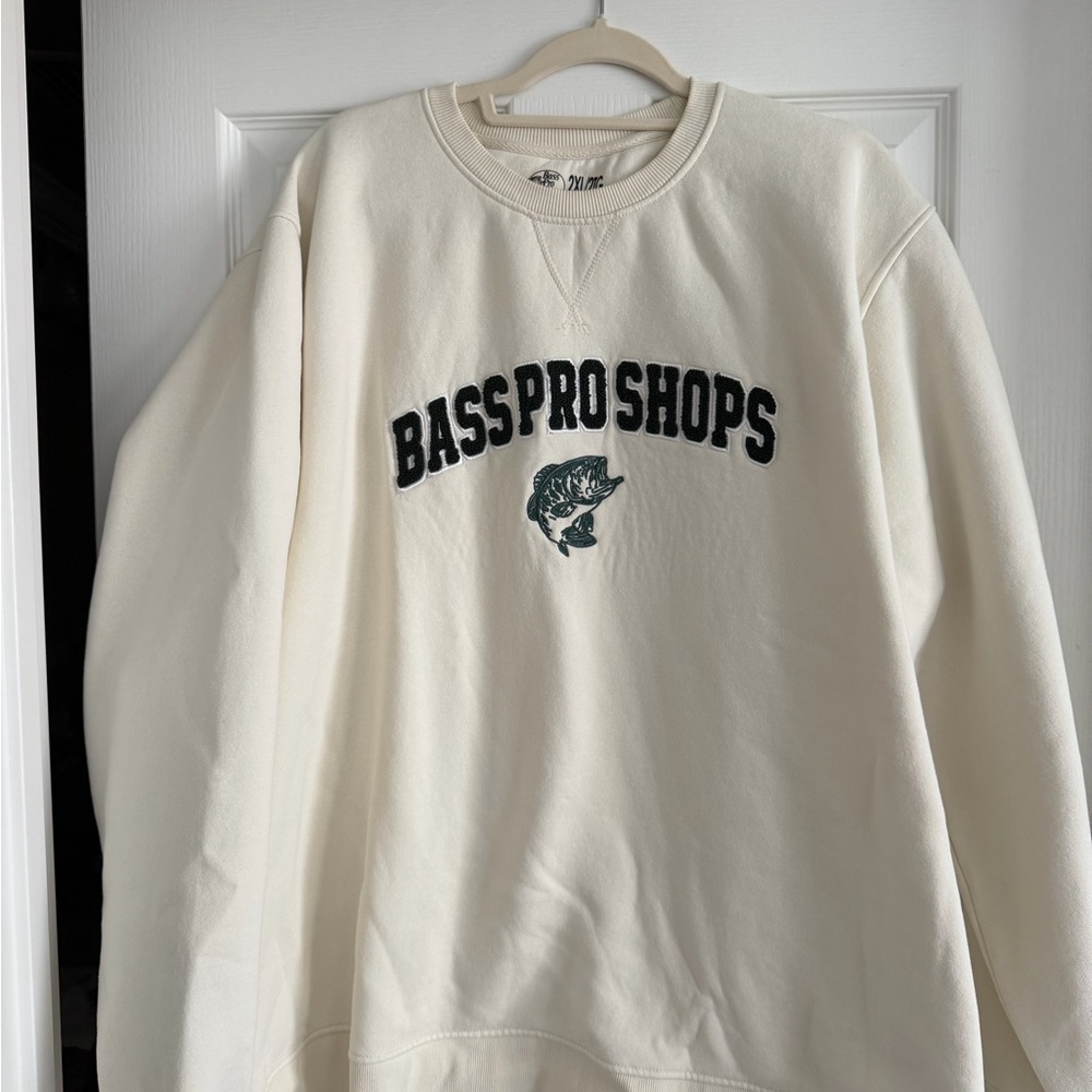 Bass Pro Shops White Crewneck Sweater